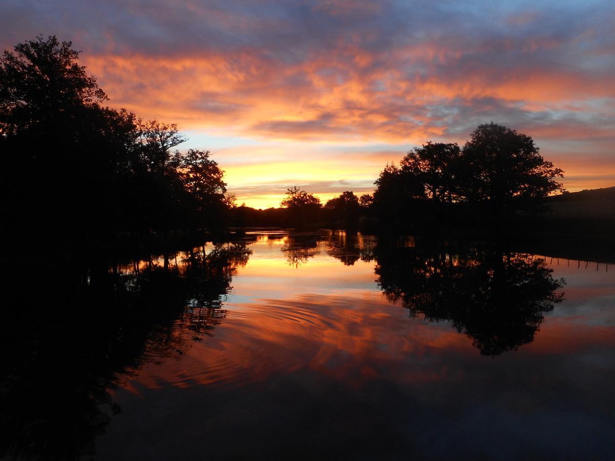 Camping Etang Du Camp Senergues エクステリア 写真