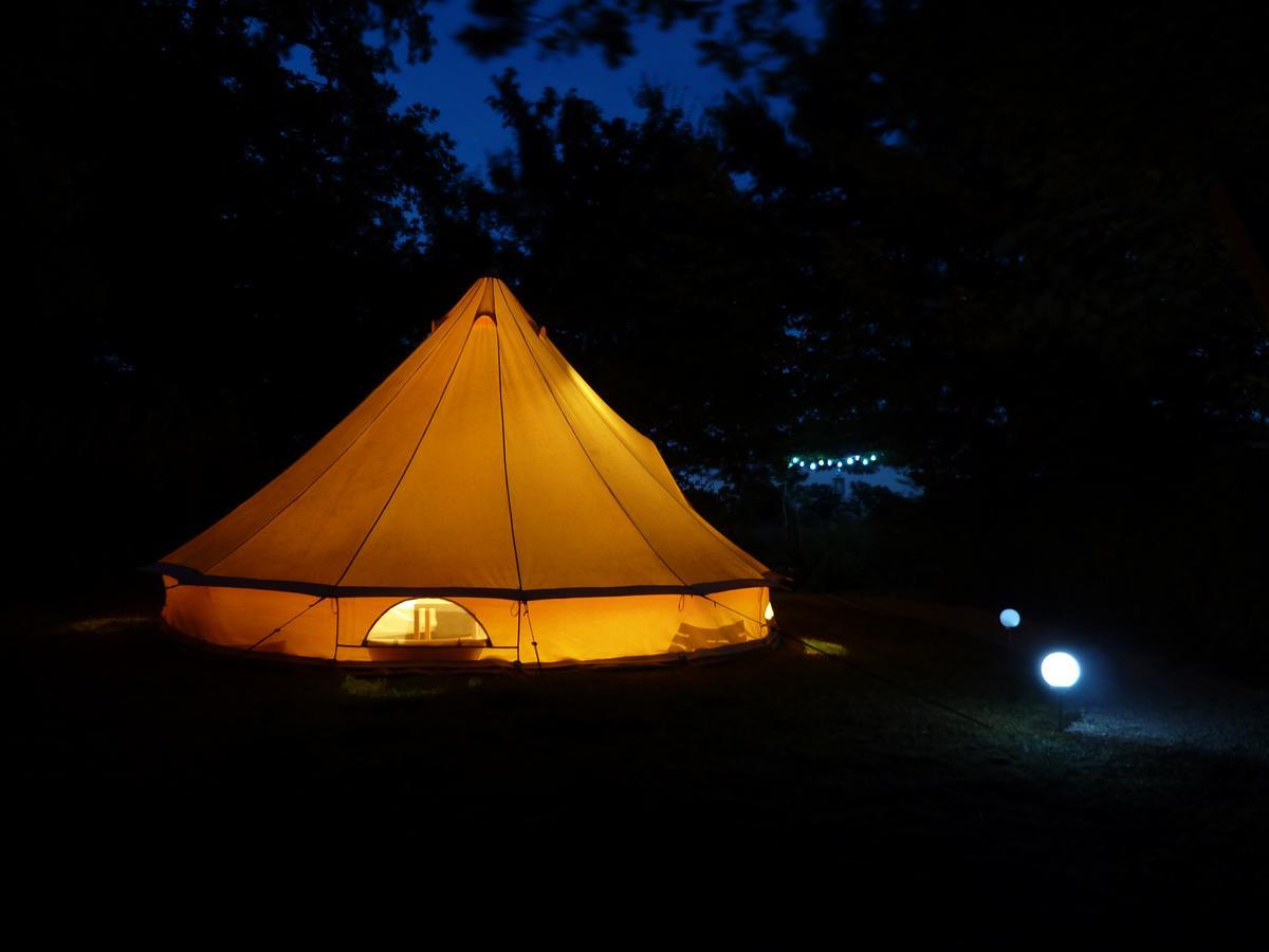 Camping Etang Du Camp Senergues エクステリア 写真