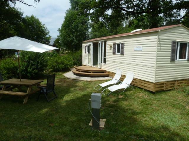 Camping Etang Du Camp Senergues エクステリア 写真
